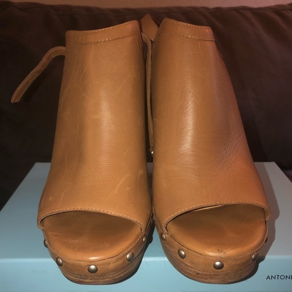 Jessica Simpson platform clogs - Picture 2 of 6